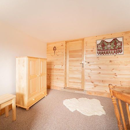 Dom Na Turystycznej Hotell Pyzowka Exteriör bild